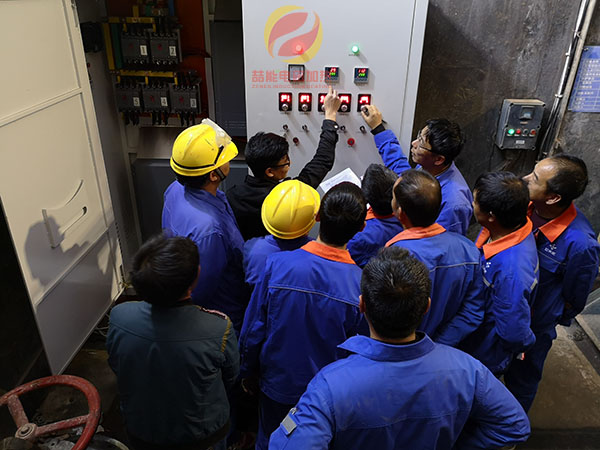 技術(shù)人員給客戶認(rèn)真培訓(xùn)，設(shè)備圓滿運(yùn)行，客戶驗(yàn)收